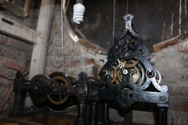 250 yıllık saat, kuracak kimse olmayınca durdu